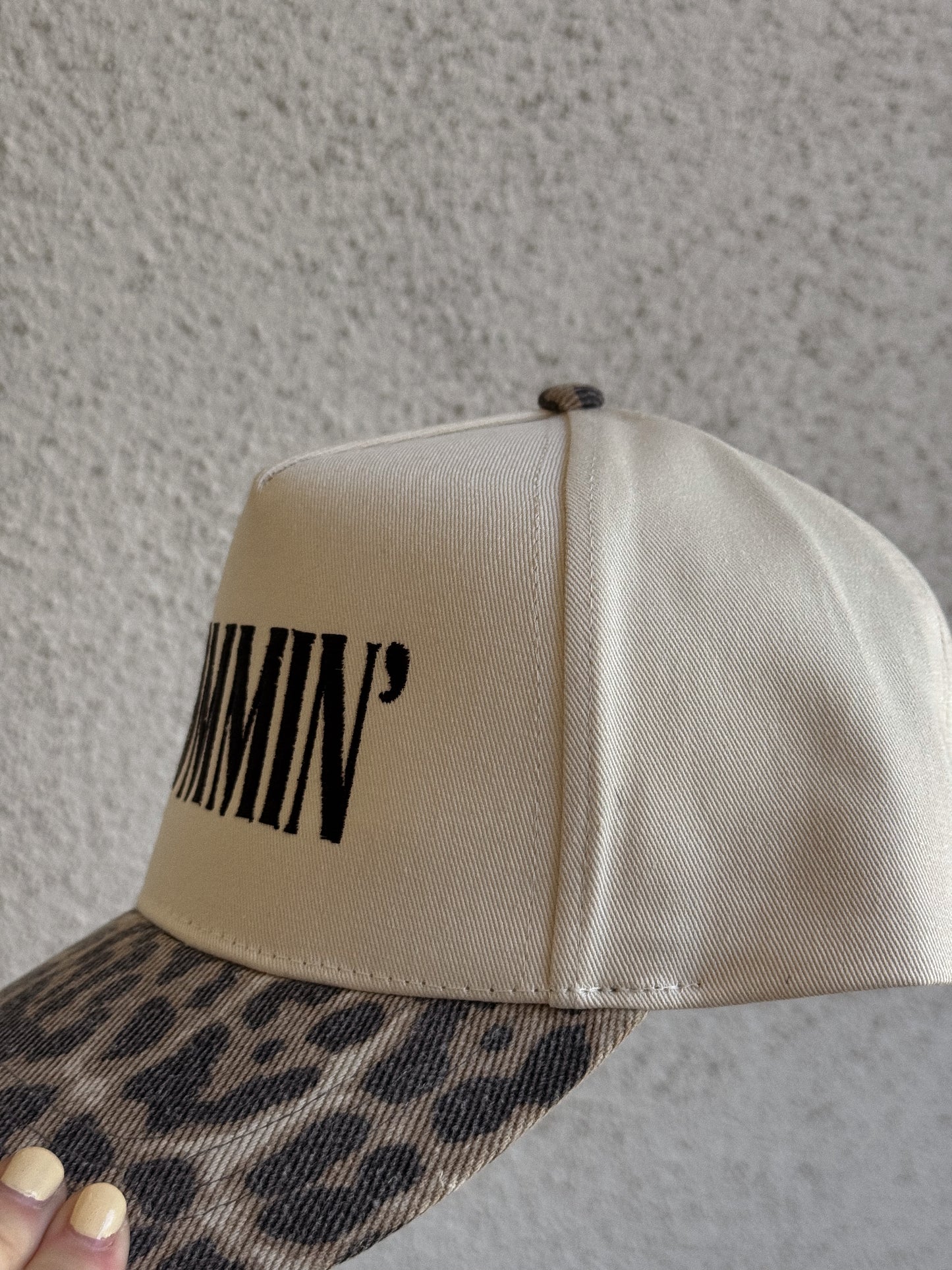 MOMMIN' Trucker Hat
