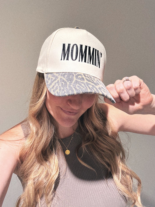 MOMMIN' Trucker Hat